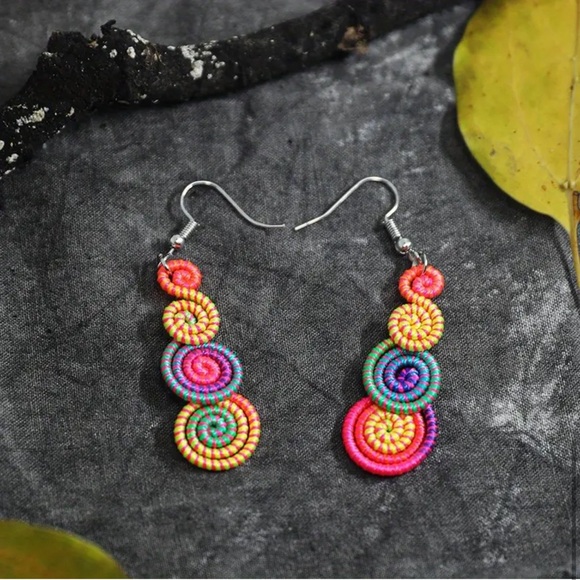 Multicolor retro spiral swirl drop earrings - Picture 3 of 12